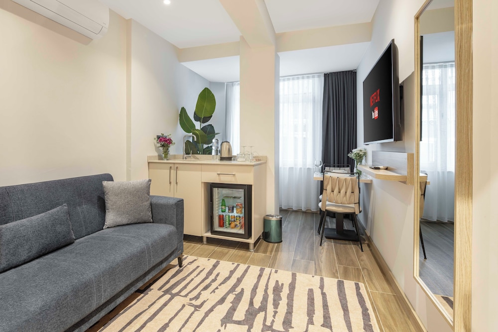 The Capri Hotel Osmanbey 35/60