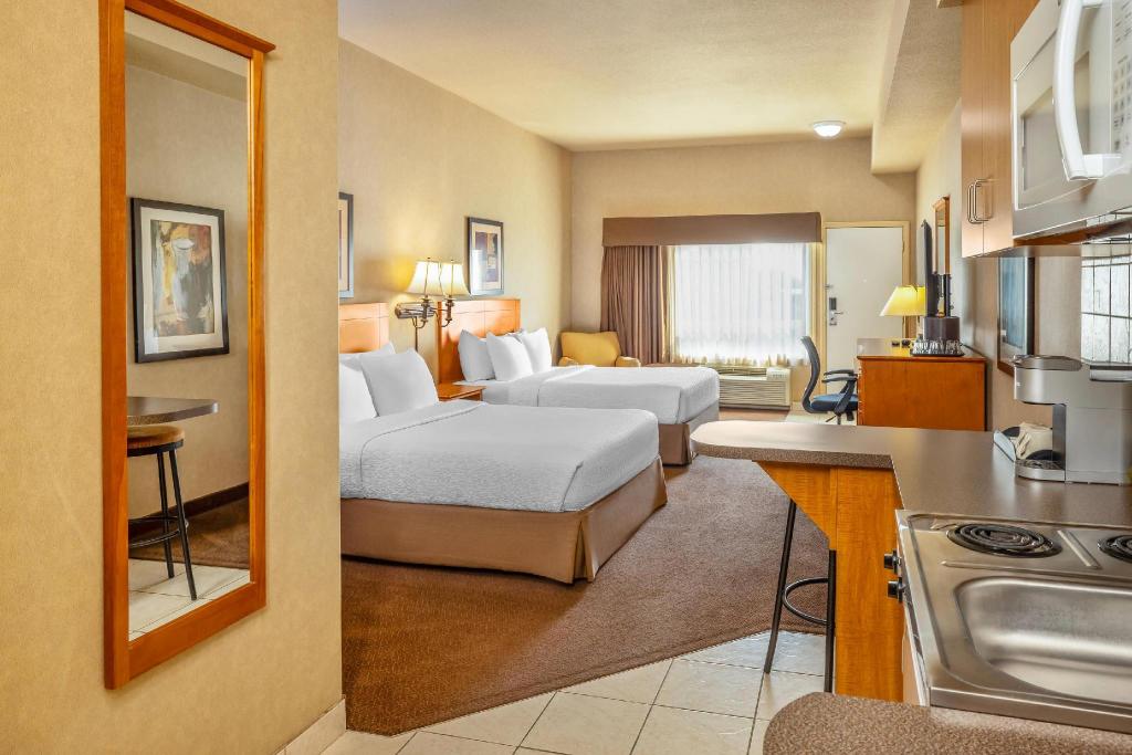 Upgrade, Efficiency, 2 Queen Beds