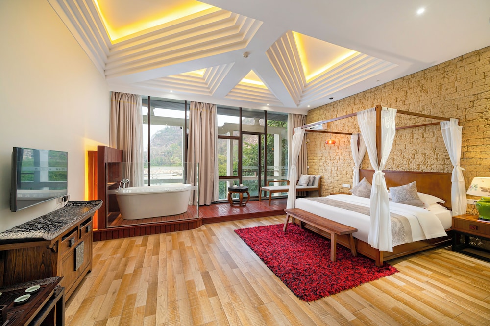 Guilin Crystal Crescent Moon Hotel 29/71