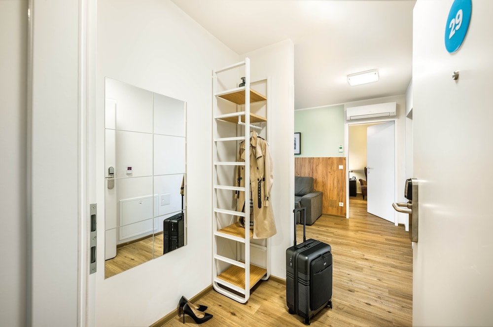 Jimmy's Apartments Lory 26/50