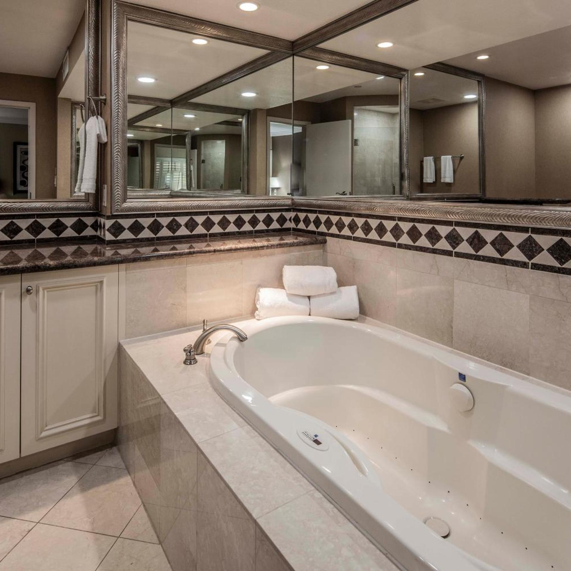 Deluxe, Suite, King Bed, Best Western Plus Casino Royale–Center Strip 7/8