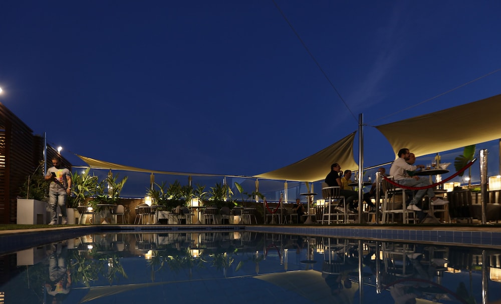 Le Palace D'anfa 46/49
