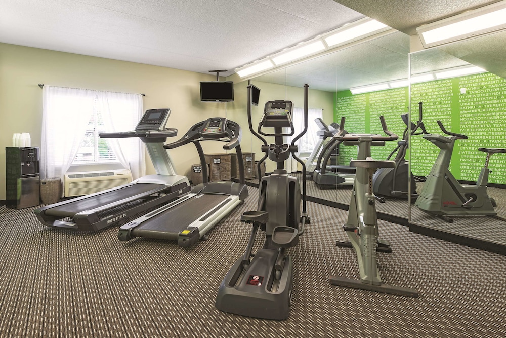 La Quinta Inn Suites St Louis Westport 28/49