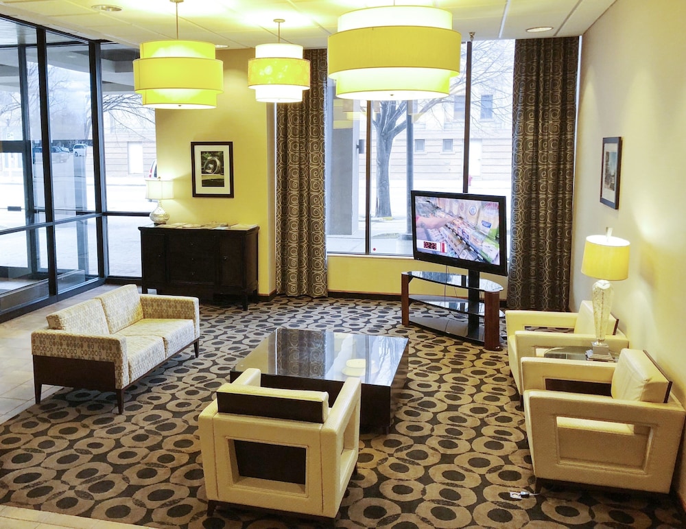 Radisson Hotel Bismarck 22/44