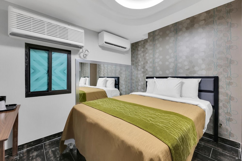 Hotel Mint JFK Airport 16/46