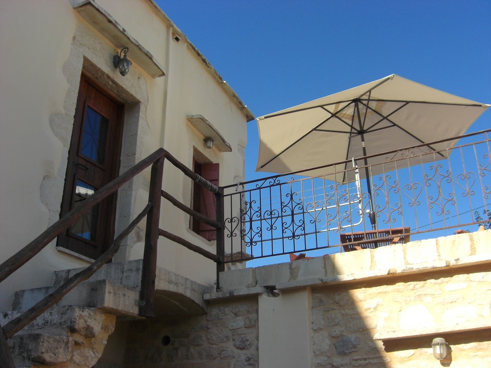 Patriko Traditional Residence 7/50