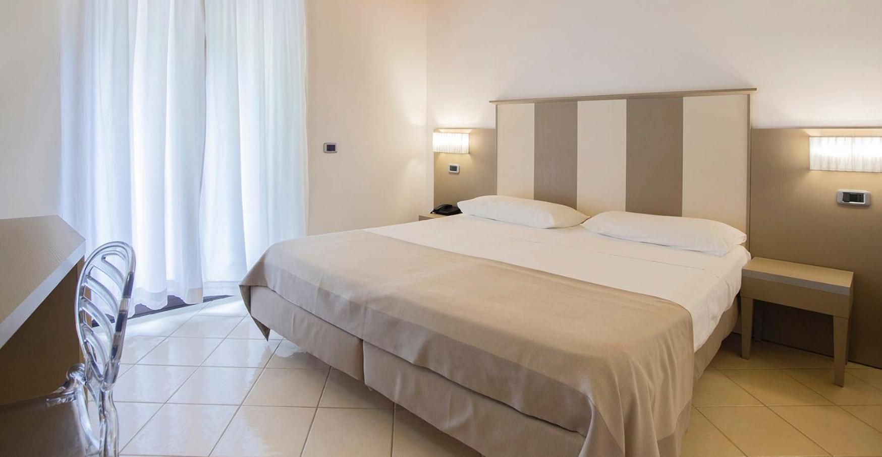 غرفة ثلاثية، Hotel La Torre 4/10