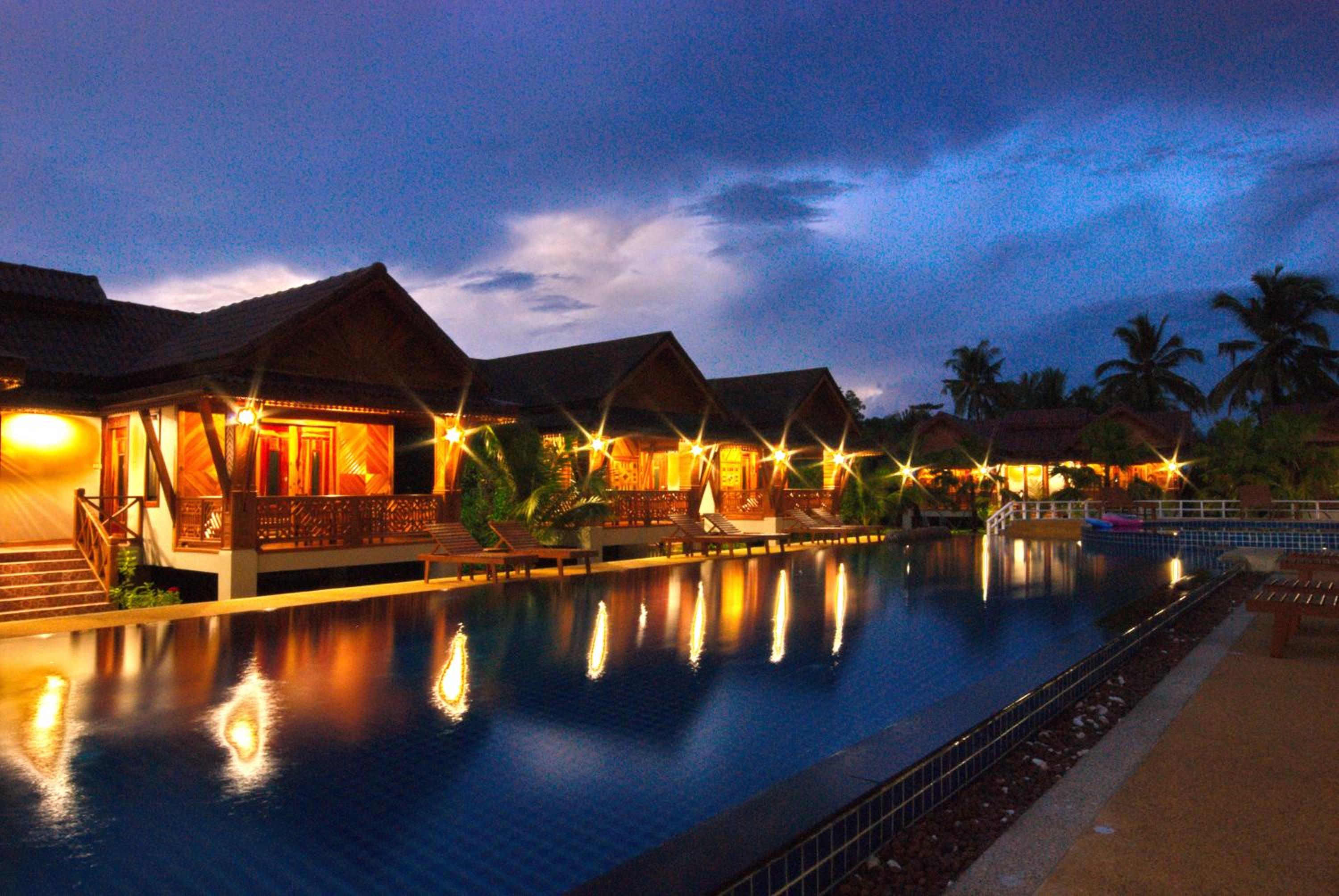 Sangsawan Palace Khaolak Hotel 92/98