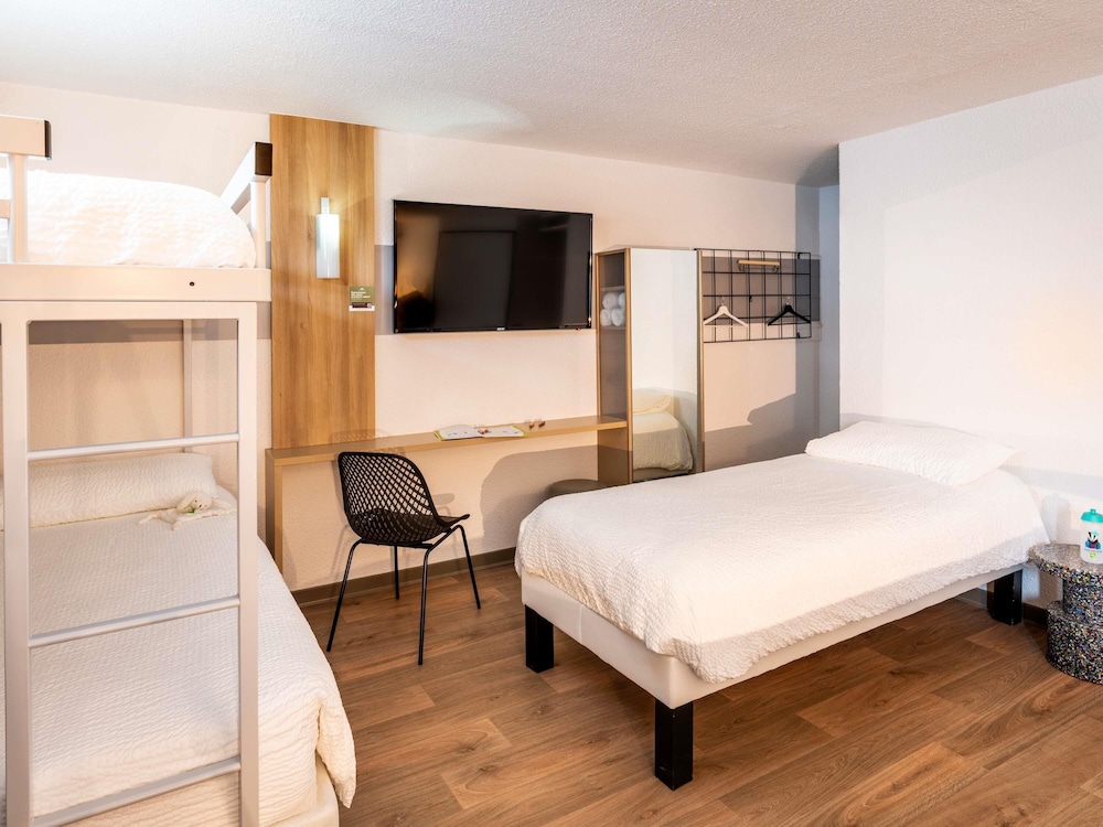 Family, 1 Double and 3 Single Beds