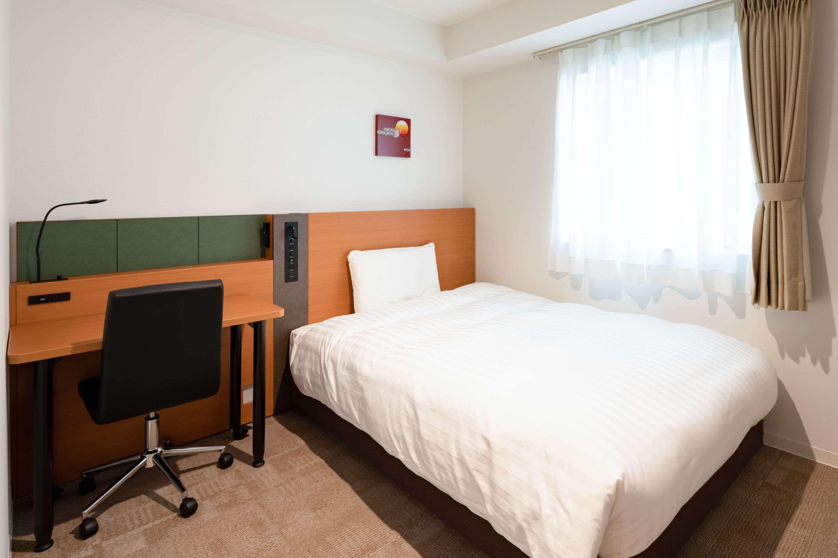 ROOM, DOUBLE BED