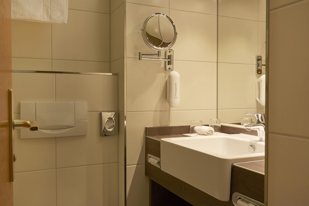 H Hotel Nuremberg Ex Ramada Landhotel 16/59