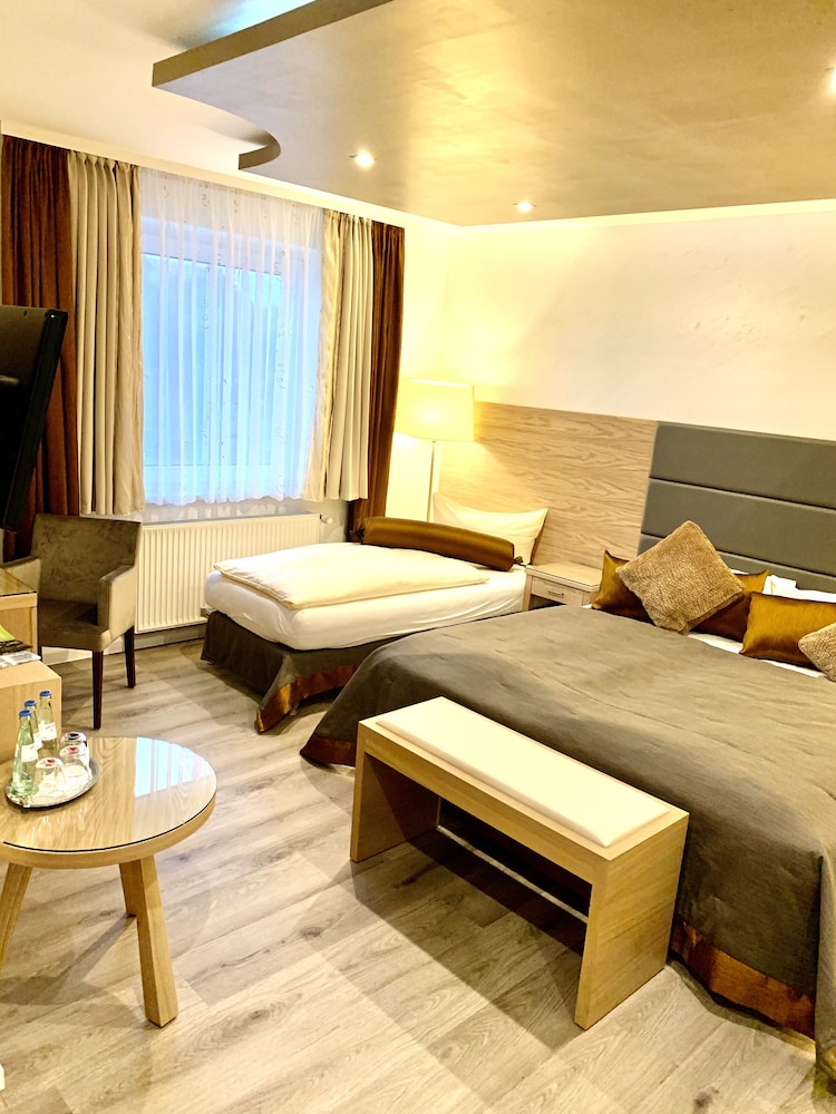 غرفة عائلية بسرير كينج وسرير فردي، Boutique Hotel Goldene Henne 5/7