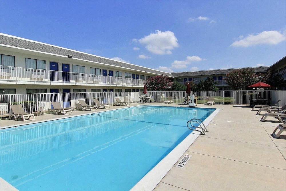Motel6 Austin, TX - North 36/48