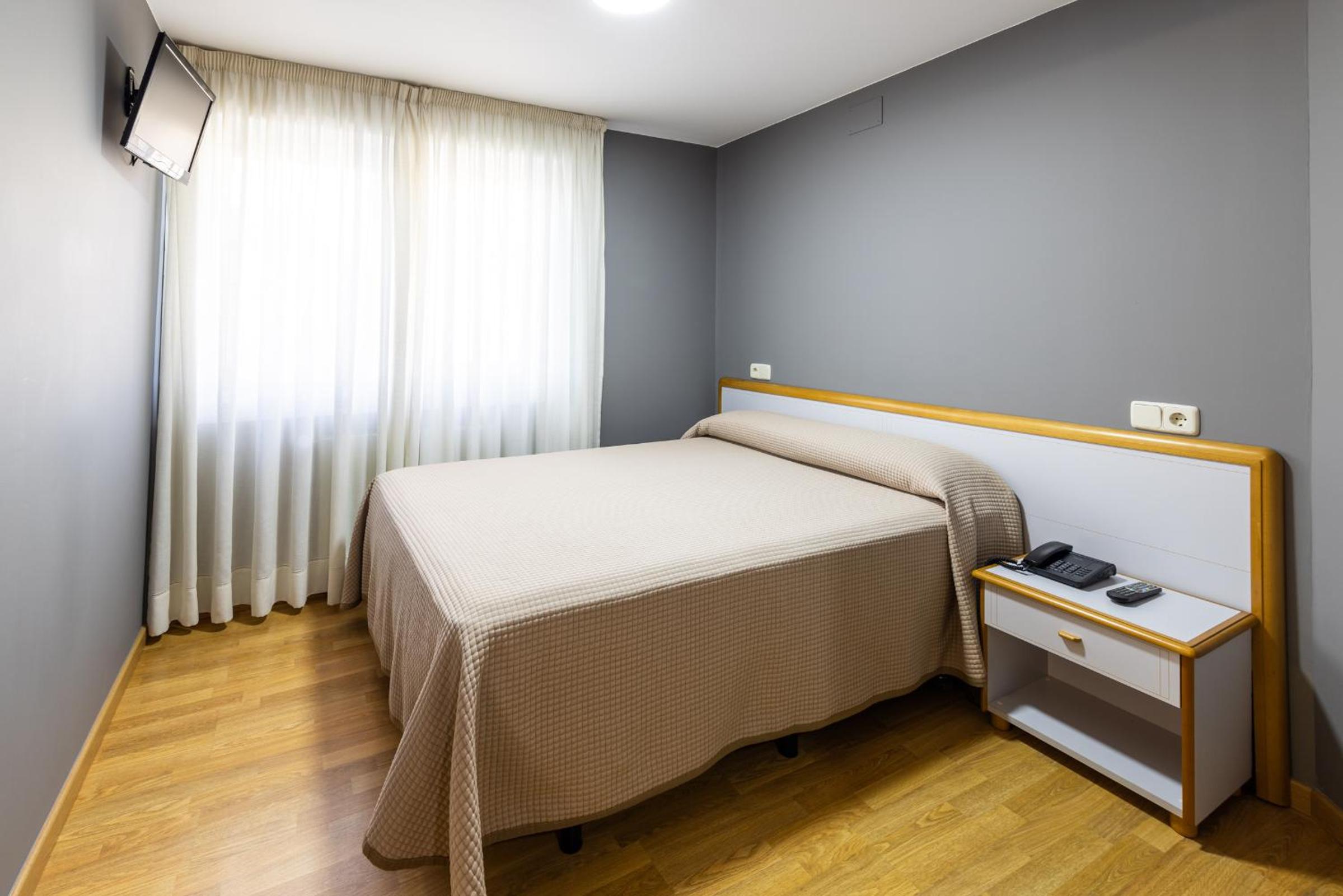 Basic, Double Bed