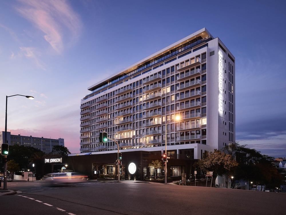 The Johnson Brisbane - Art Series 3/77