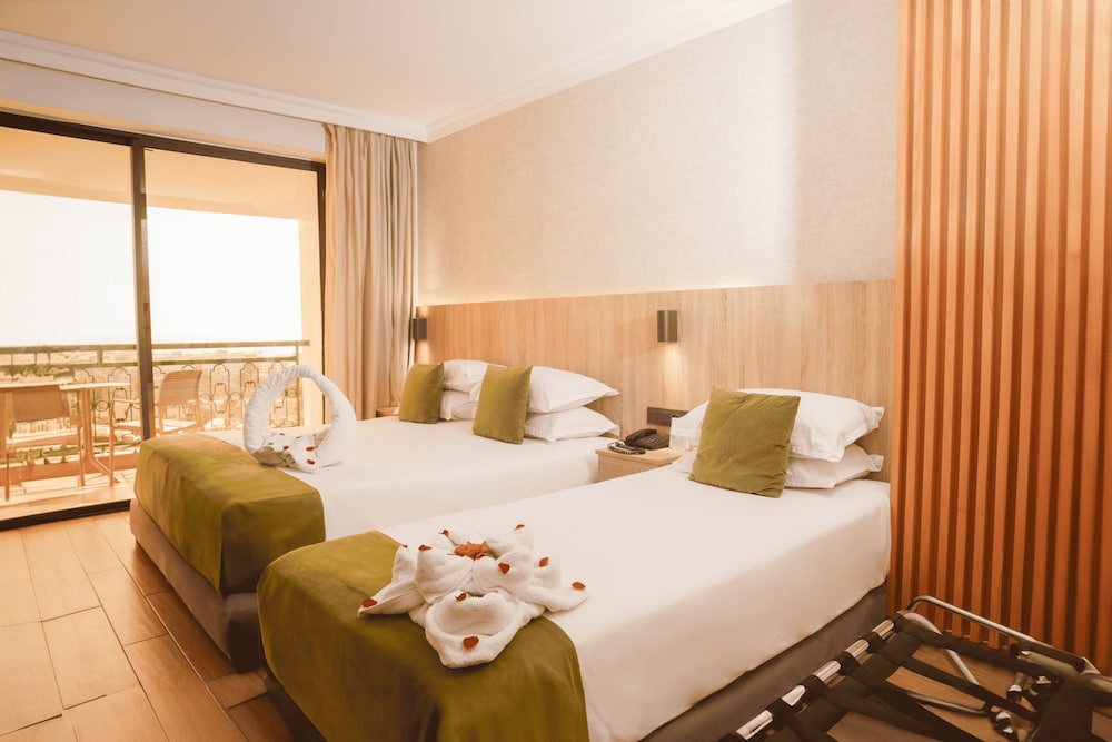 غرفة عائلية بسرير كوين وسرير فردي بإطلالة على الحديقة مع أريكة، Argana Hotel 7/10