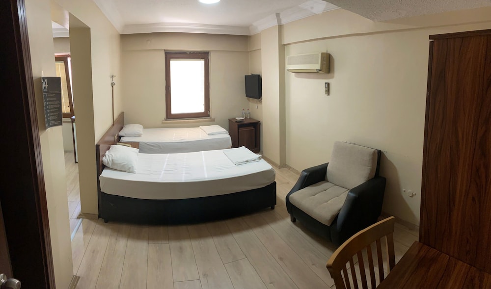 Hotel Cenedag 13/33
