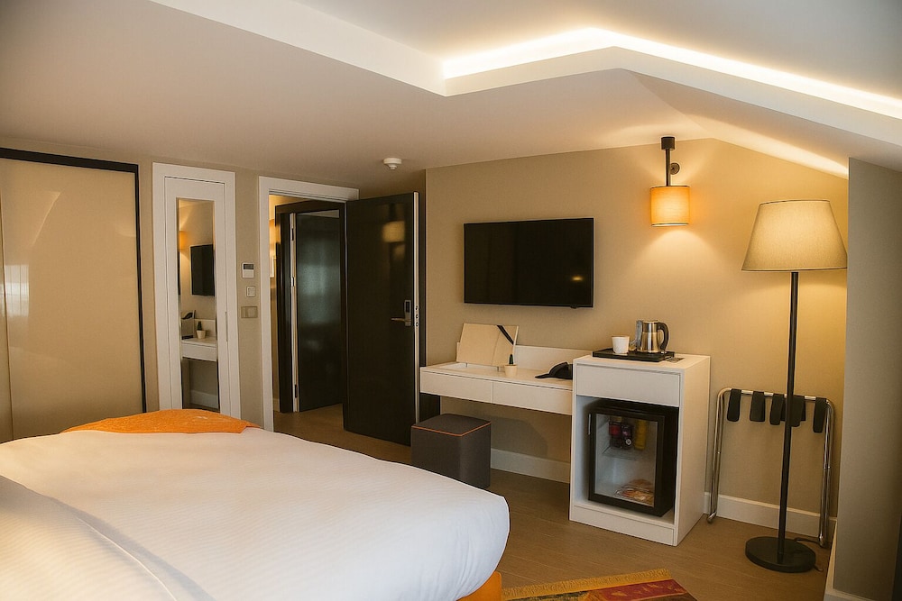 1 BEDROOM, SUPERIOR