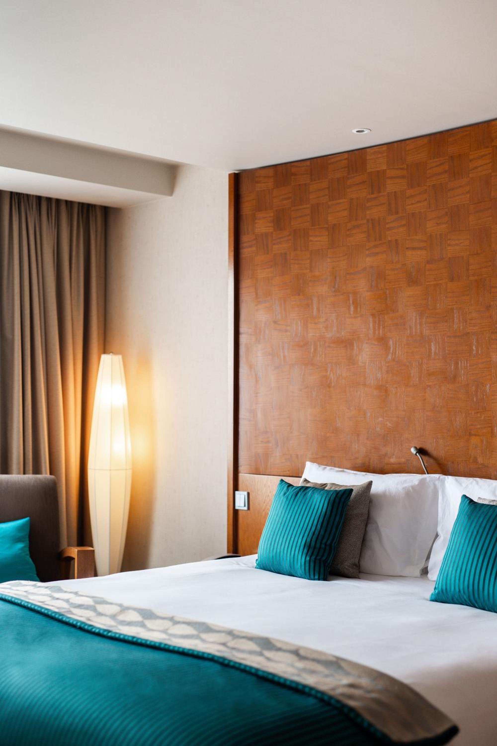 Gold, Queen Bed