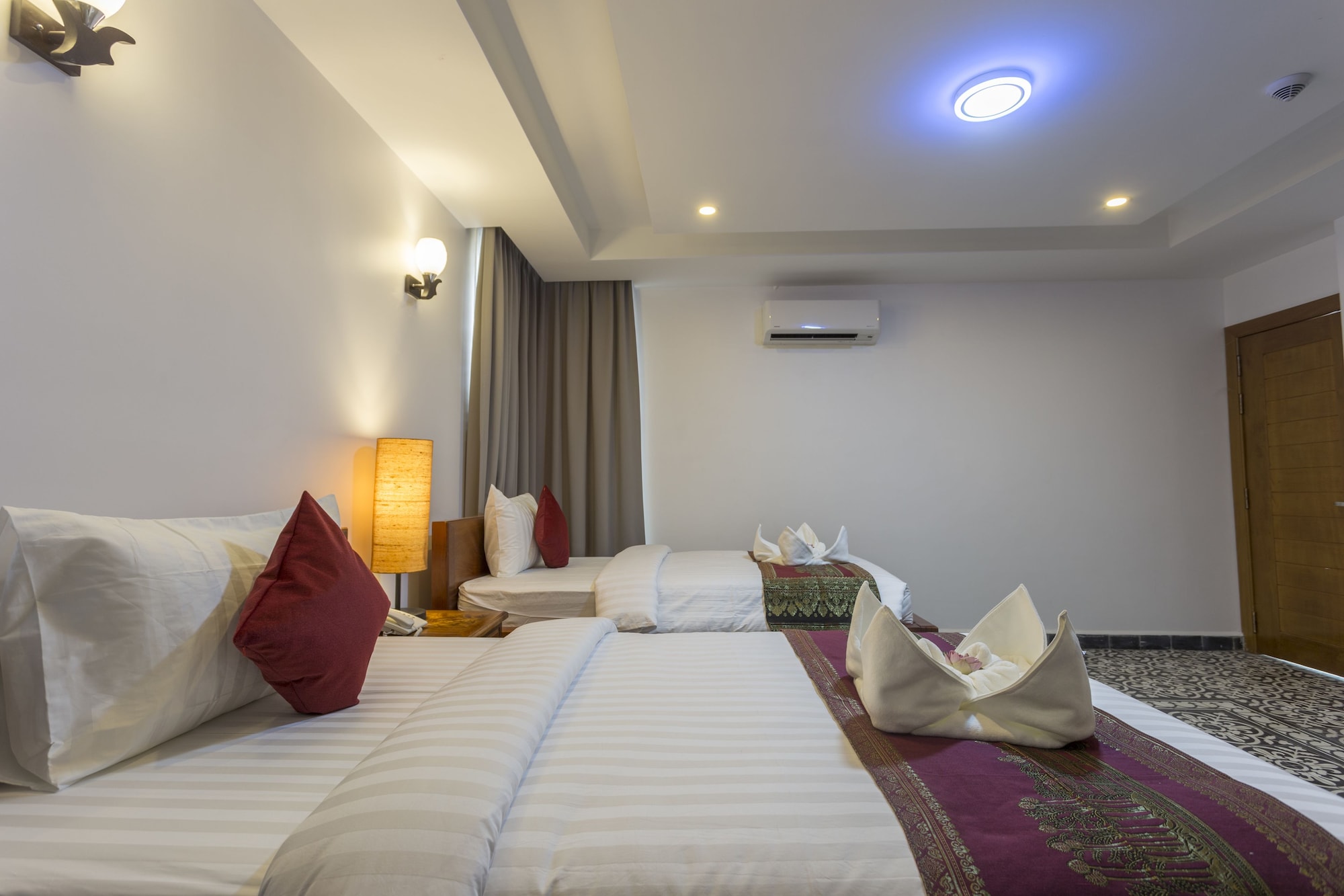 SUPERIOR, TWIN BEDS