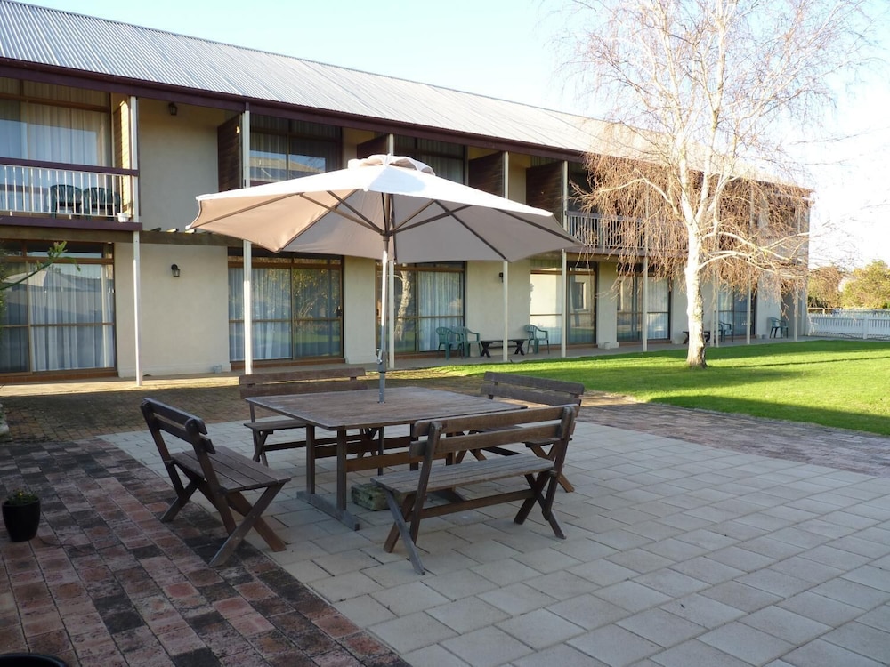 COONAWARRA MOTOR LODGE 8/38