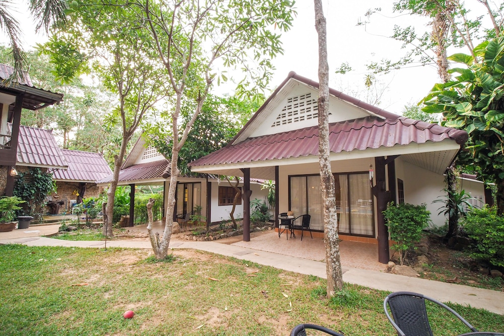 Capital O 834 Iyara Resort & Spa 2/25