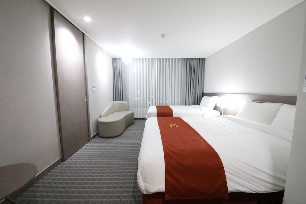 Golden Tulip Essential Namgang 13/49