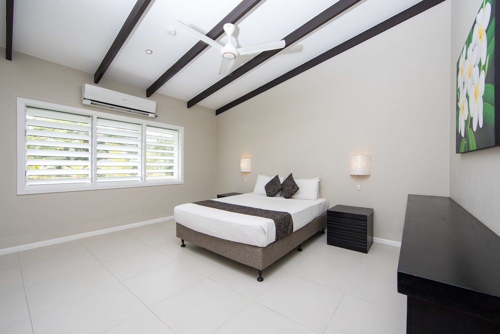 Plantation Island Resort 8/50