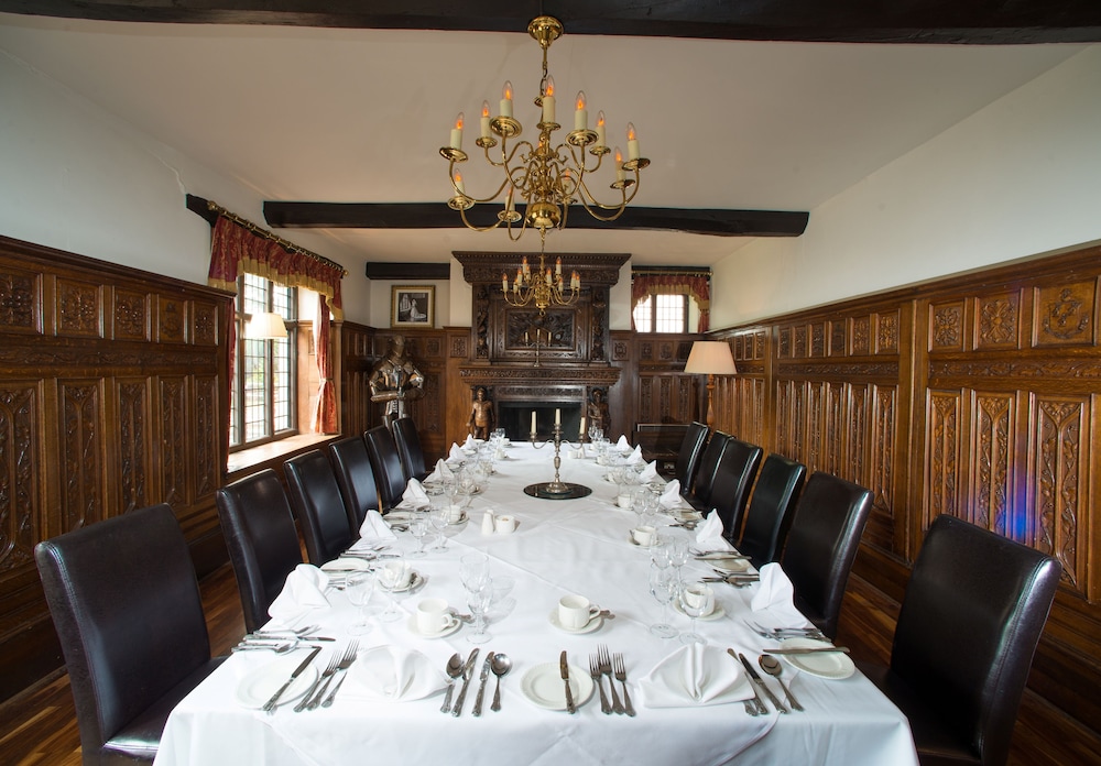 Cwrt Bleddyn Hotel & Spa 30/42