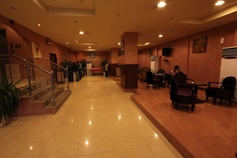 بنايه خليفه(Khalifa Tower Hotel Apartments) 63/69