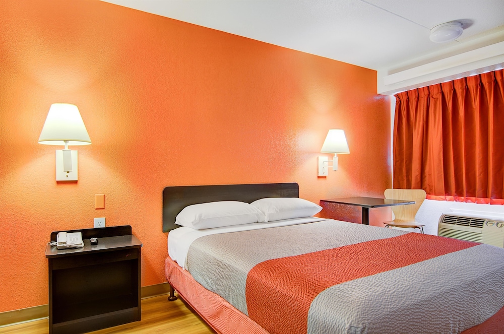 Motel6 Springfield, MO - North 35/56