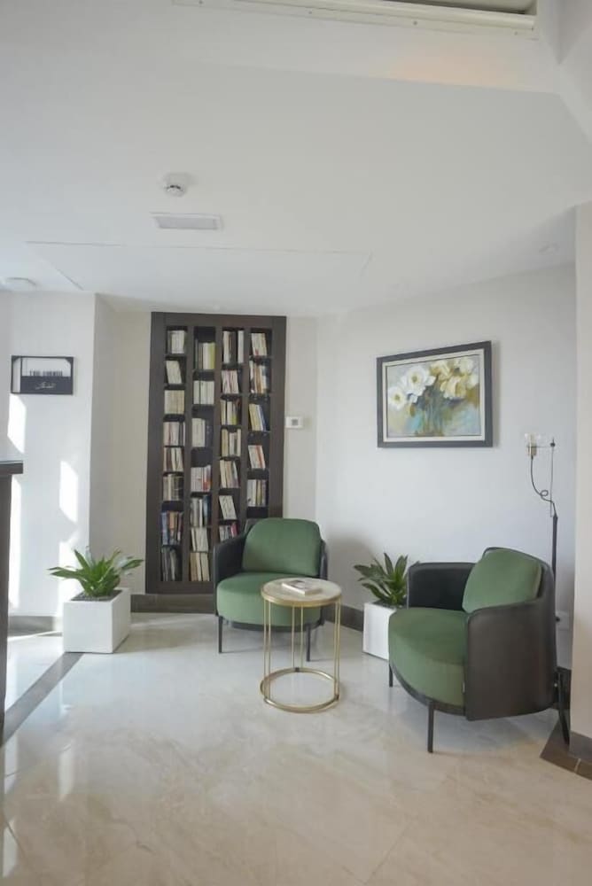 Maia Hotel Suites 26/44