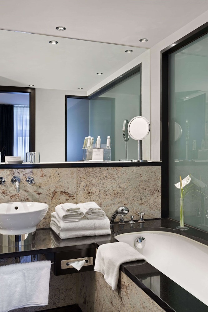 The Cloud One Hotel Frankfurt-Metropolitan 24/76
