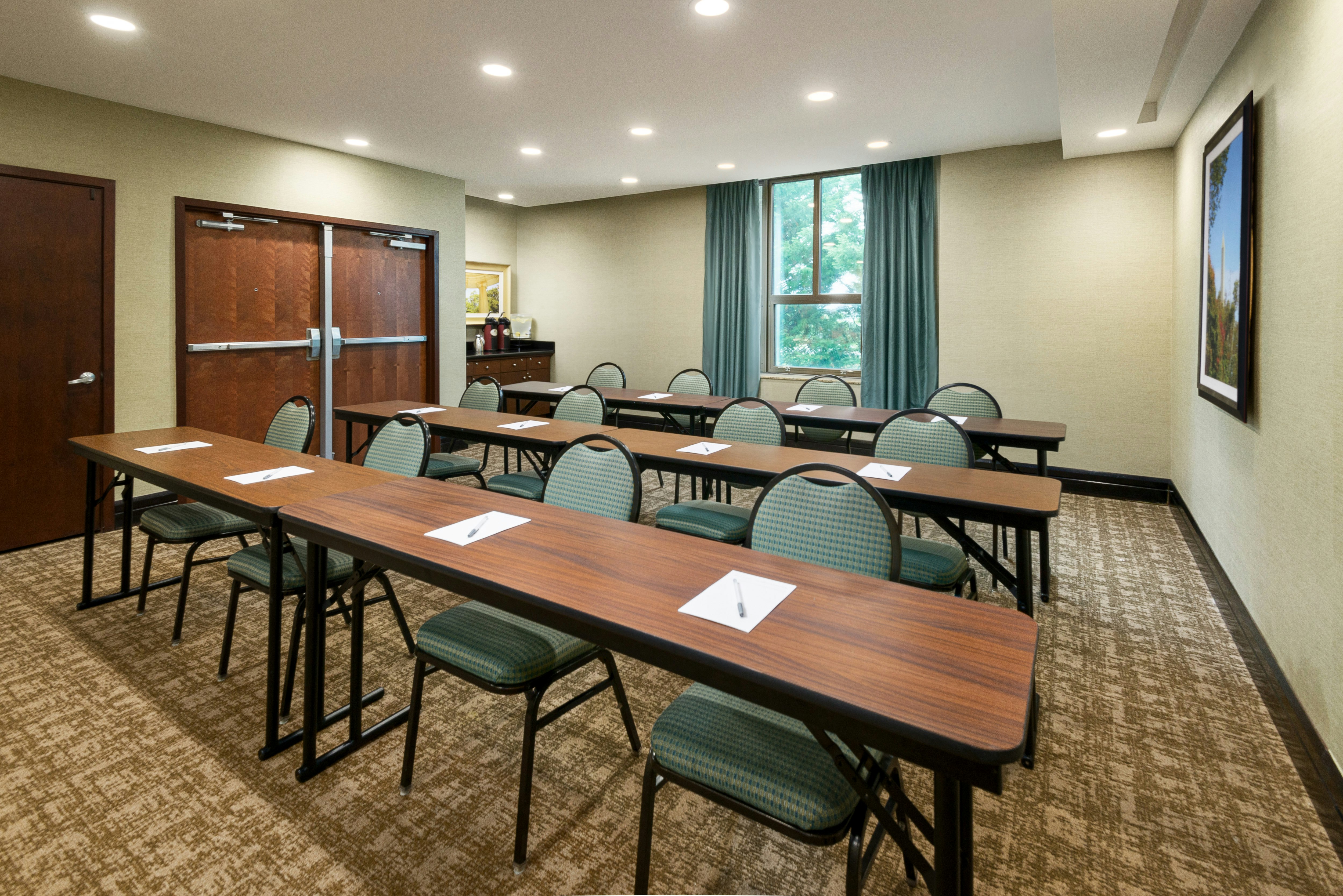 Hampton Inn & Suites National Harbor/Alexandria Area 40/43