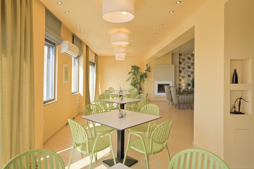 Marini Luxury Apartments And Suites 64/75
