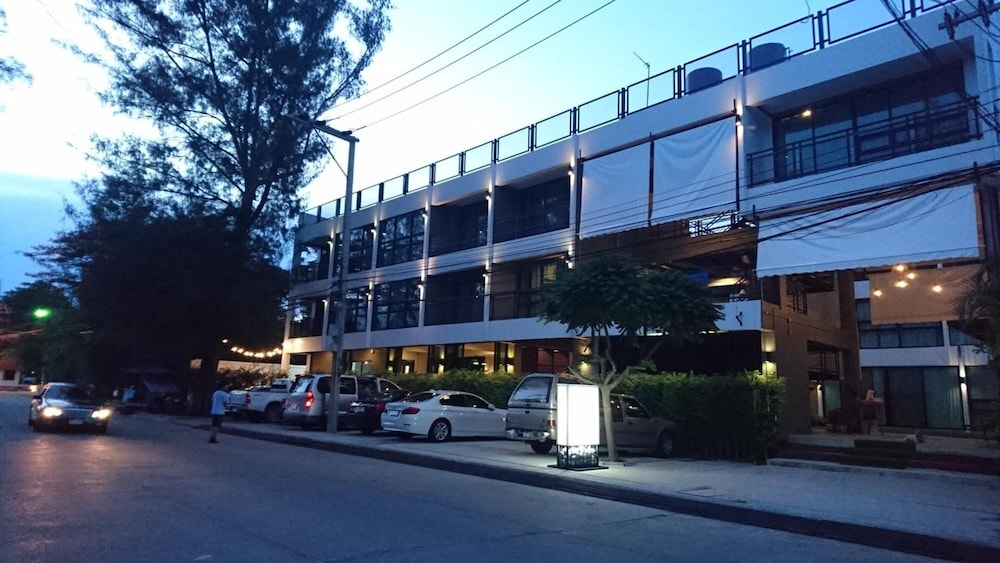 Bluemoon Hotel Cha-Am 53/59