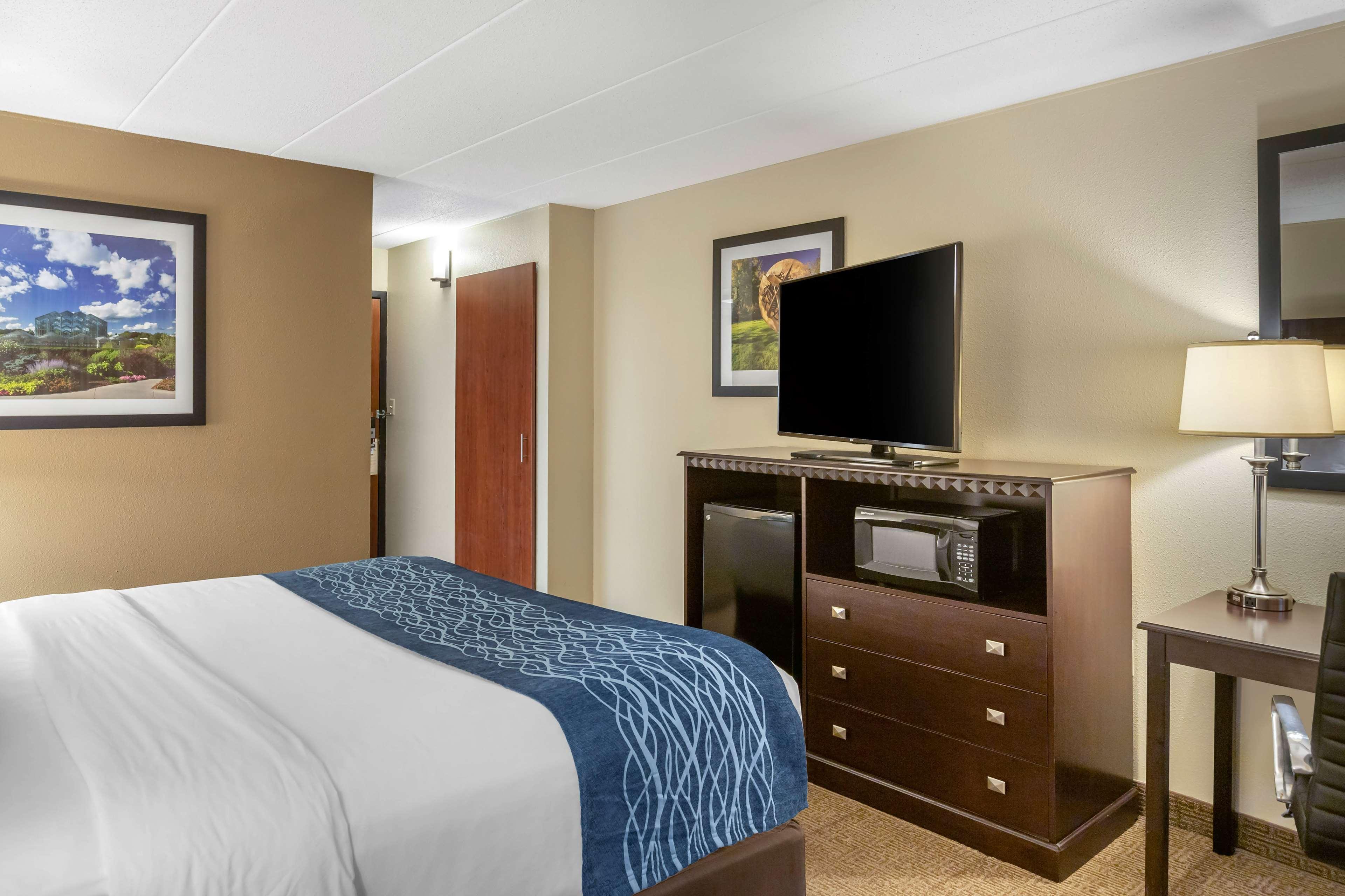 ROOM, KING BED, ACCESSIBLE