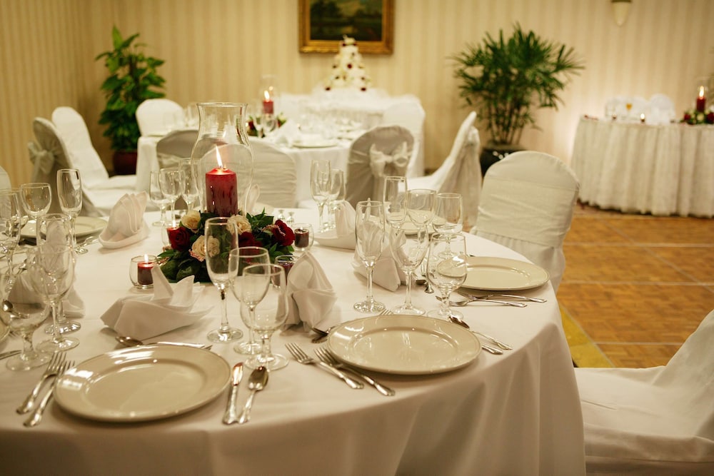 Doubletree By Hilton Charlotte Airport Hotel 27/36