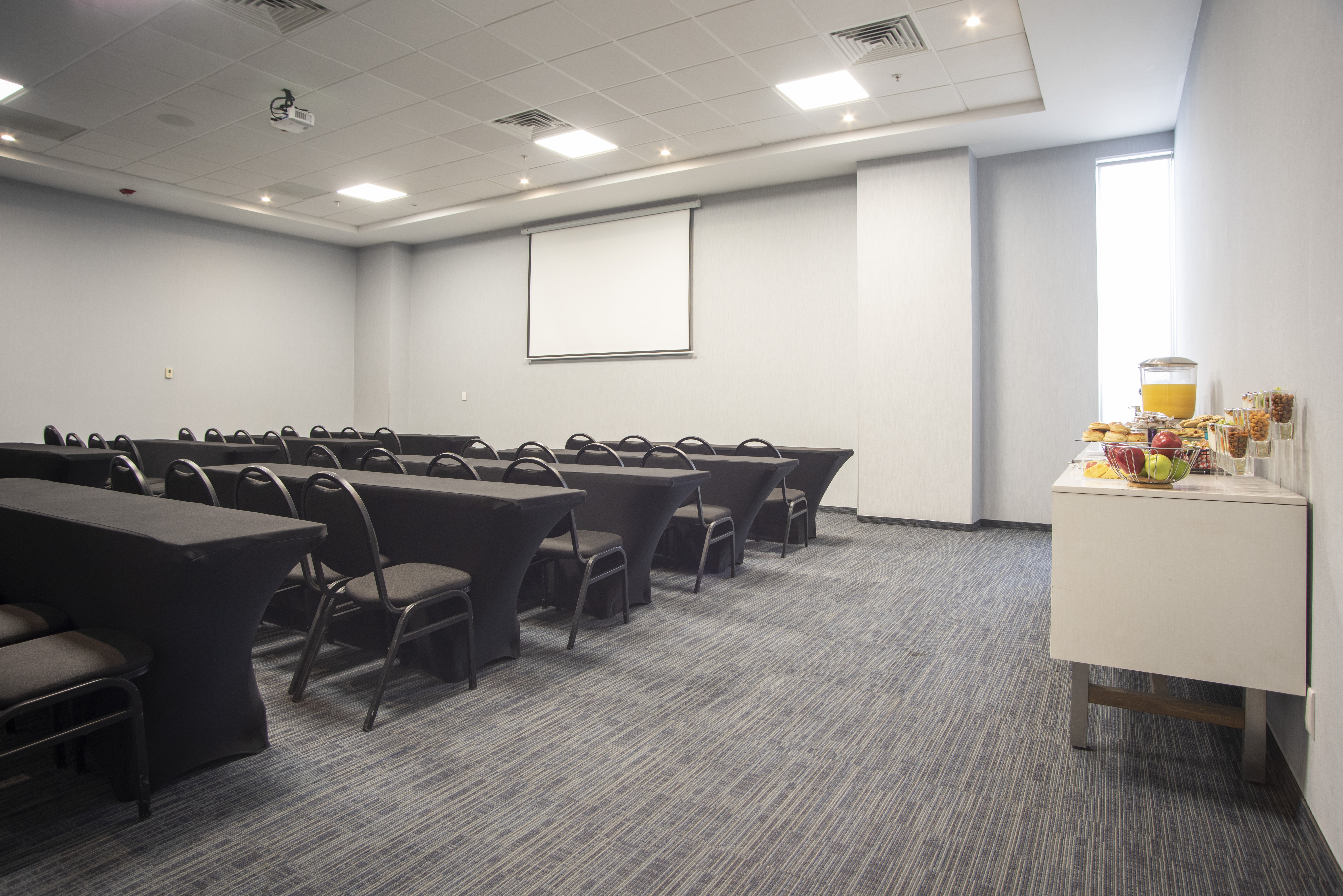 Holiday Inn Express Guadalajara Iteso 56/72