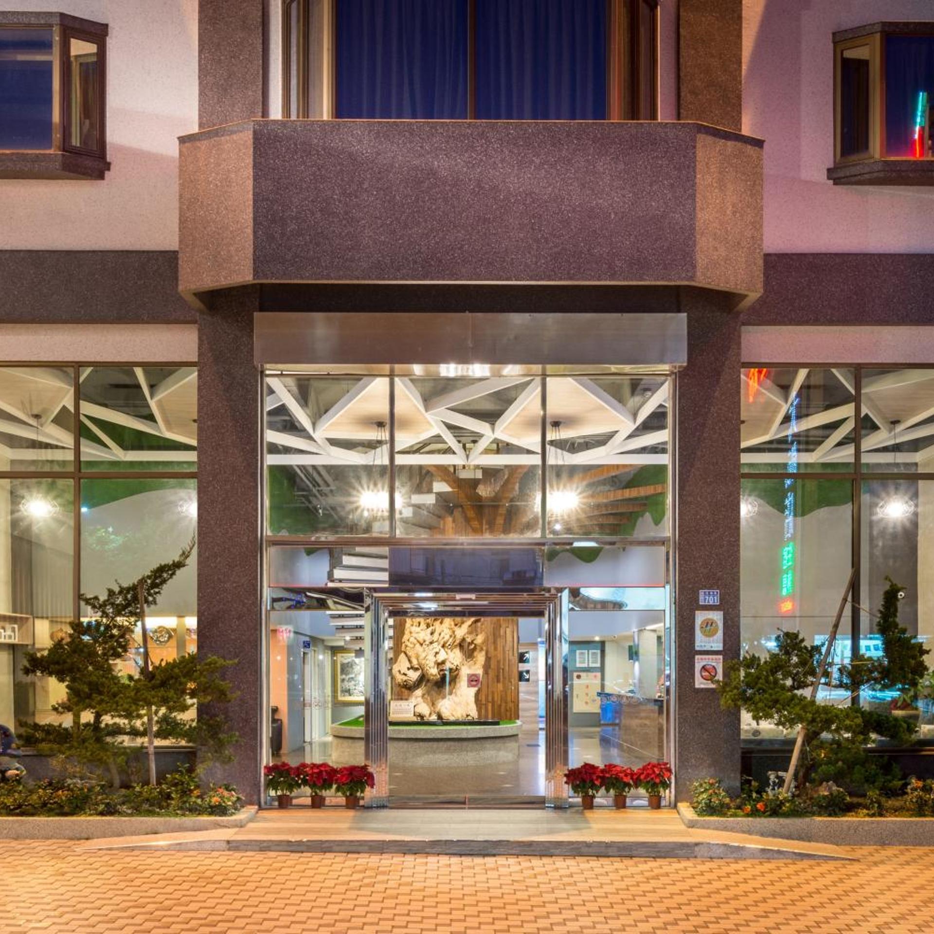 Yadi Hotel 4/53