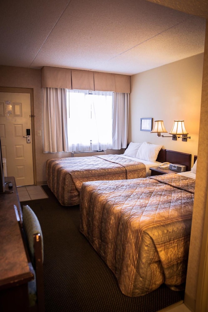 Langley Hwy Hotel 16/25