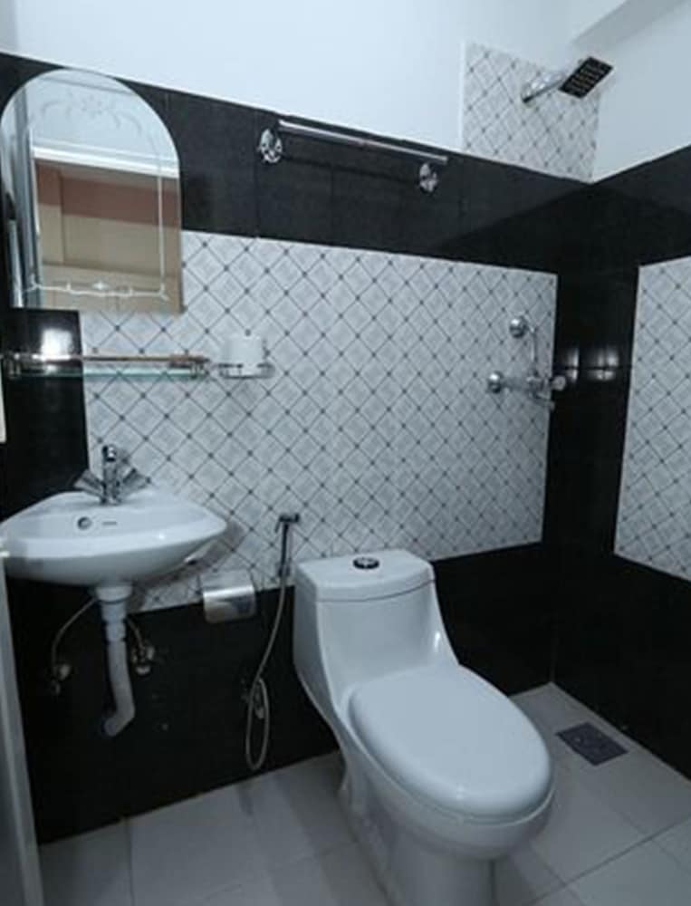 Hotel Aarya Khasti 32/33