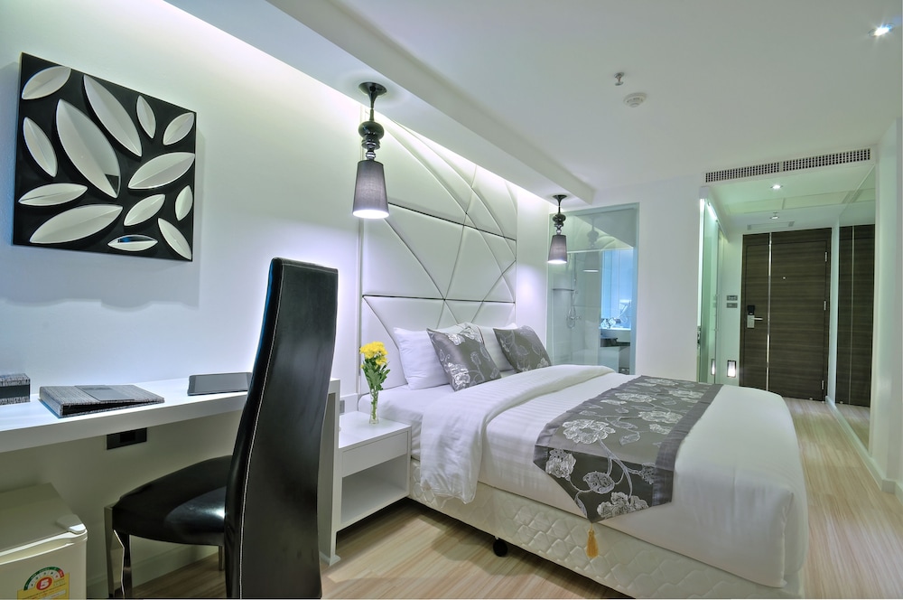 S Sukhumvit Suites Hotel 11/57