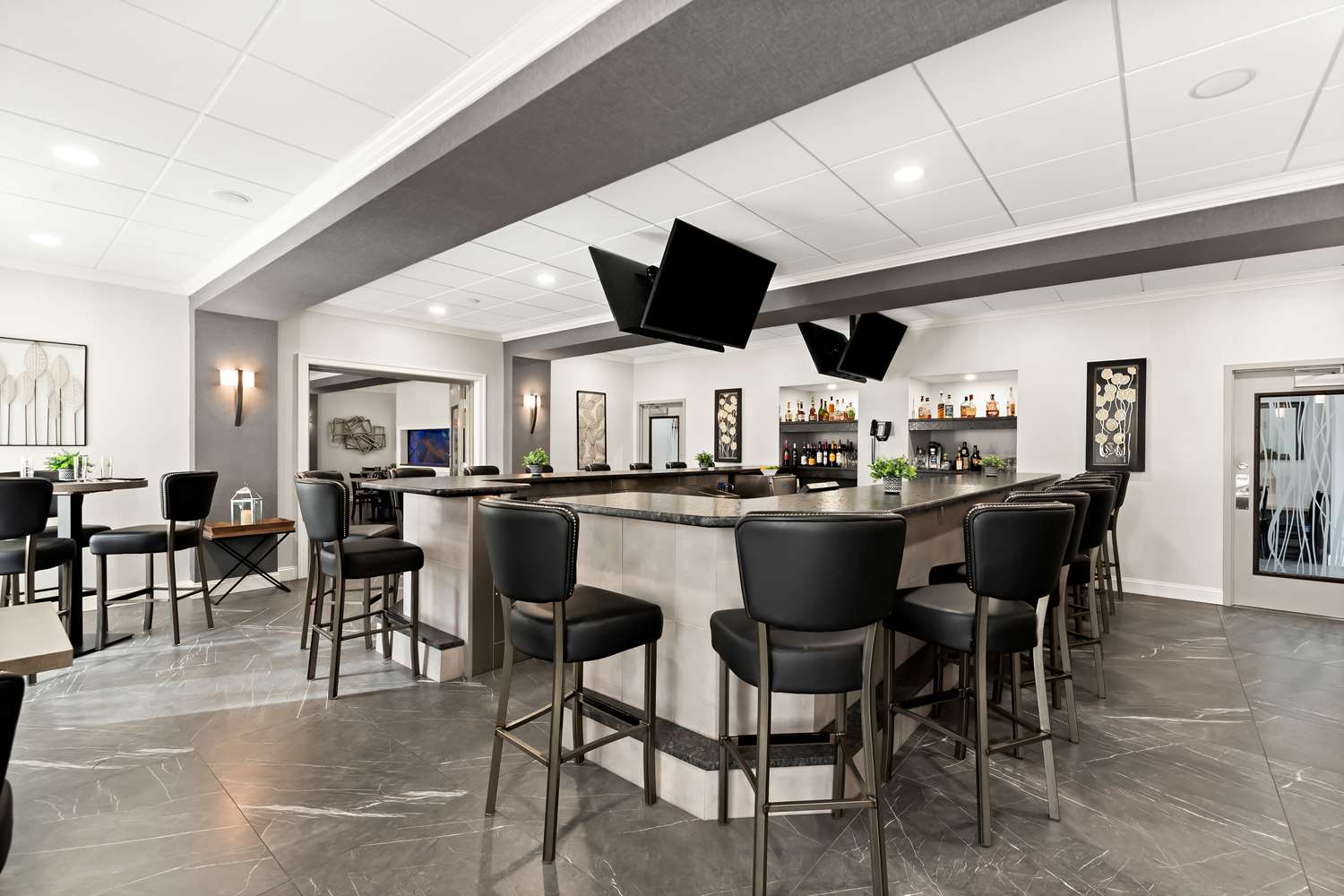 Best Western Plus Concordville Hotel 37/54