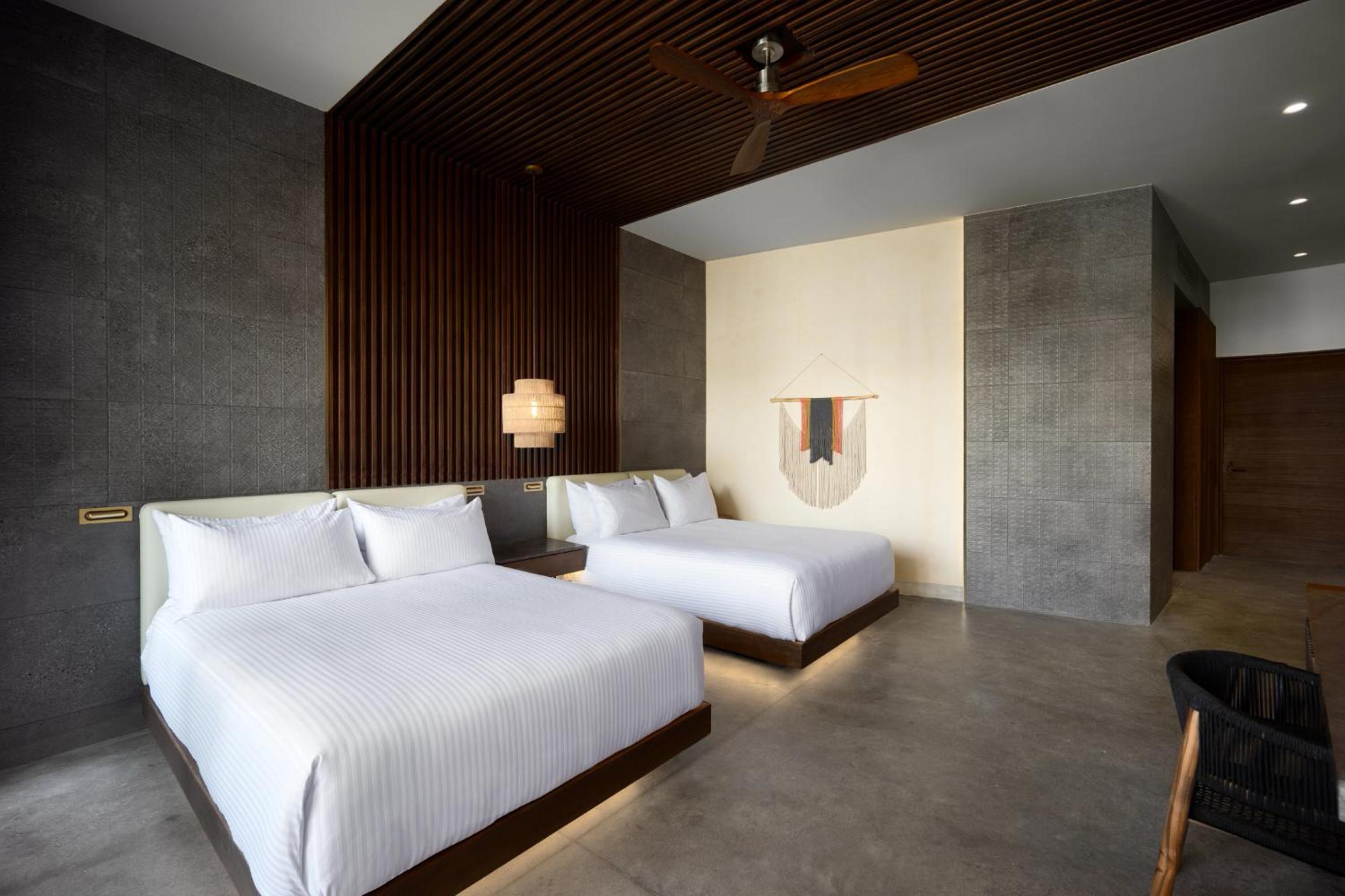 Swim Out, Junior Suite, 2 Queen Beds