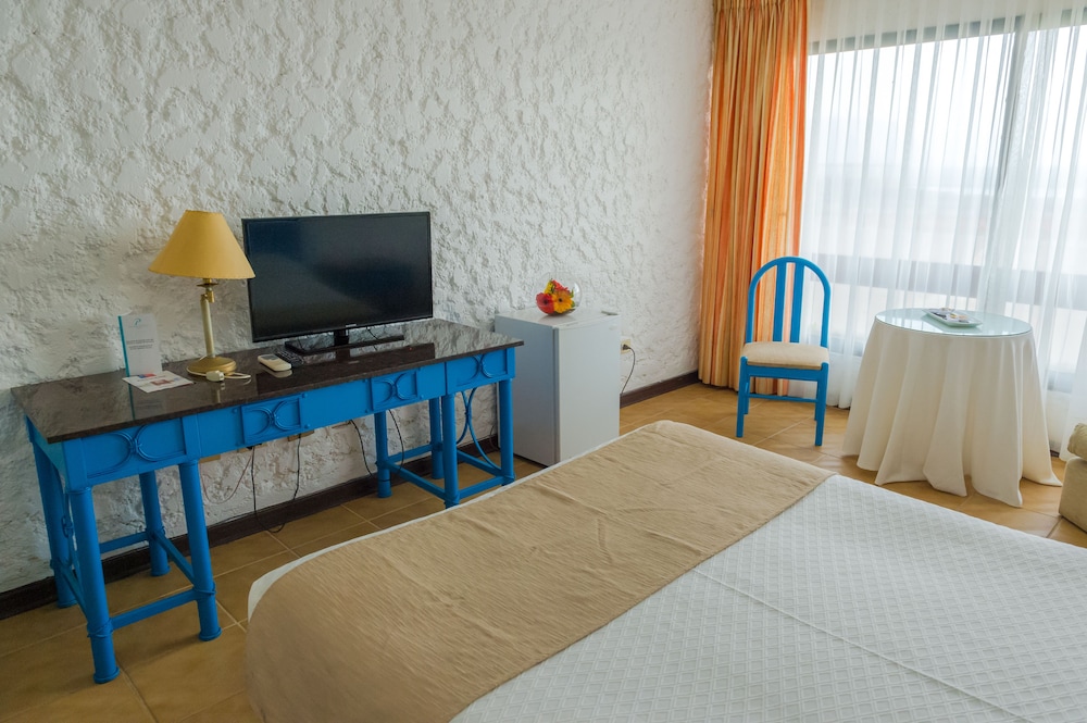 Panamericana Hotel Arica 75/85