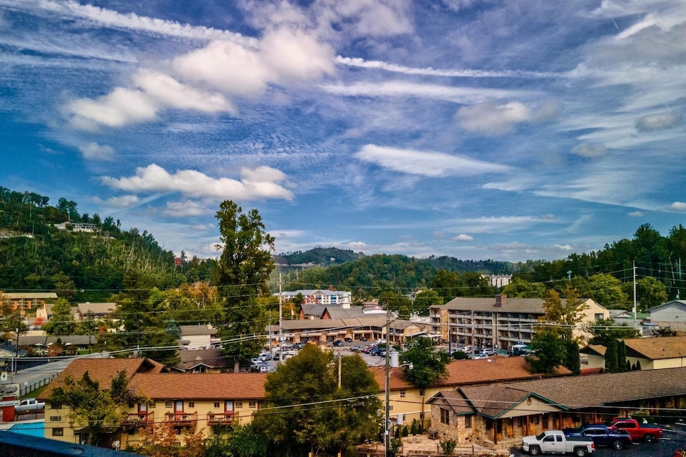 Olde Gatlinburg Rentals 48/50