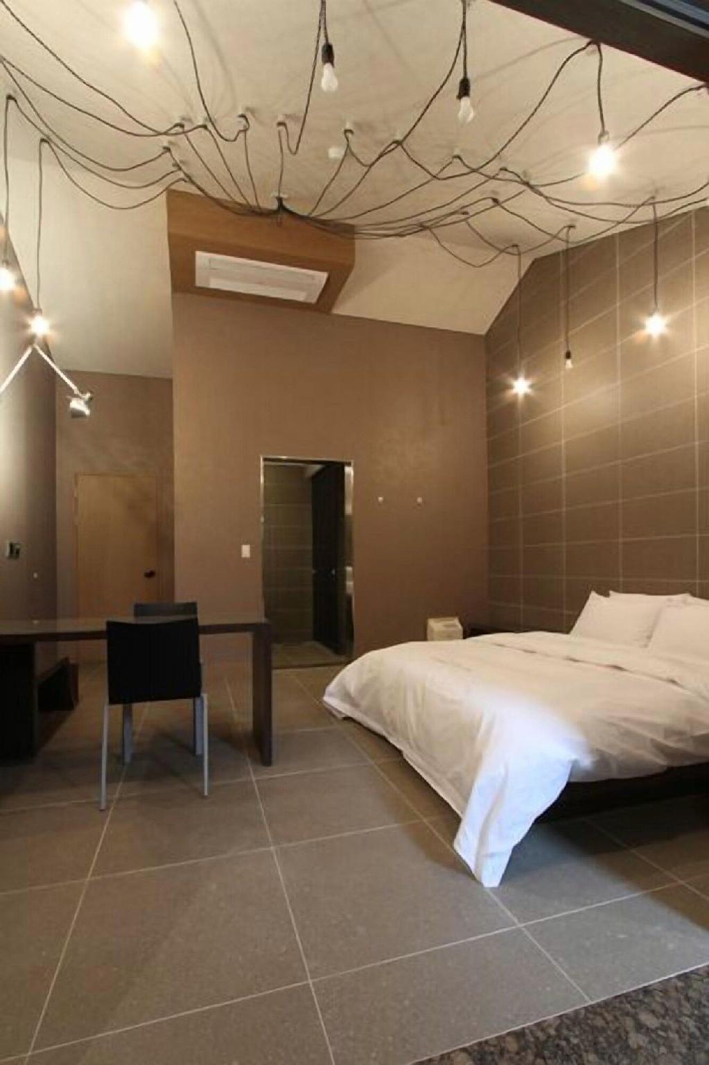 Valentine Hotel 22/34