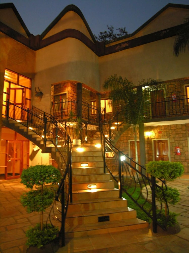 Chrismar Hotel Lusaka 63/68