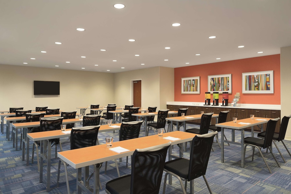 Home2 Suites By Hilton Leavenworth-Downtown 44/48